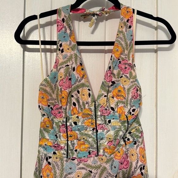 Short halter dress with beaded embellishments - Picture 2 of 10